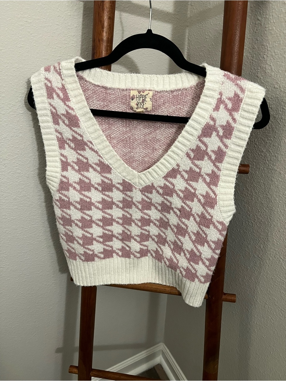 Othr Pink & Cream Houndstooth V-Neck Sweater Vest